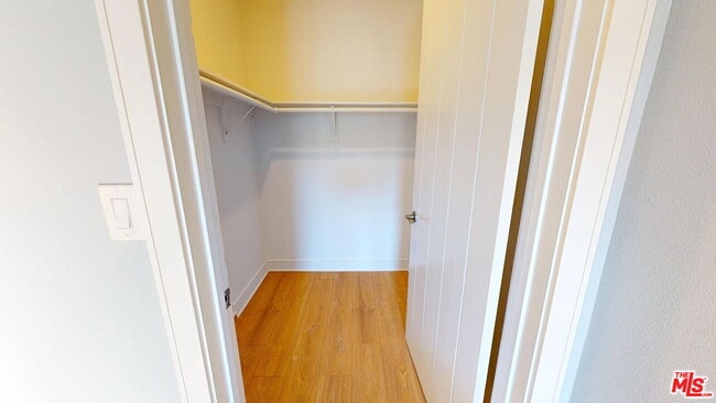 Building Photo - 146 1/2 Rosemont Ave