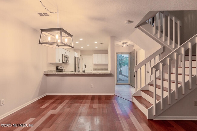 Building Photo - 1518 Spindrift Cir W