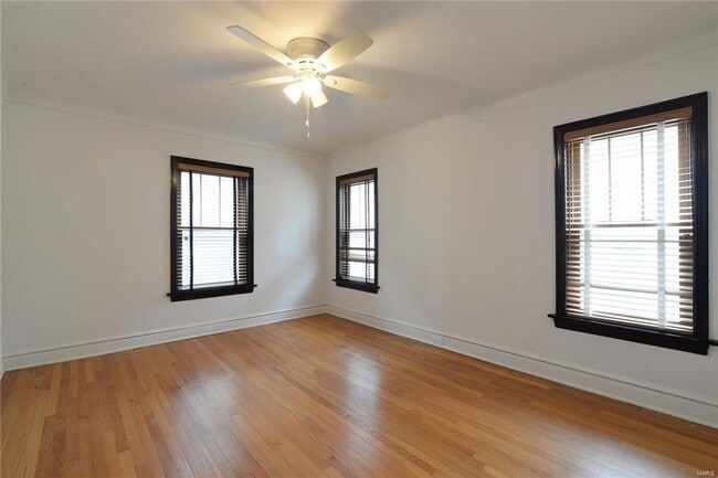 Building Photo - 7572-74 York