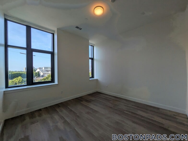 Building Photo - 1079 Commonwealth Ave