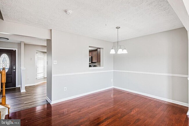 Building Photo - 5 Brantwood Ct