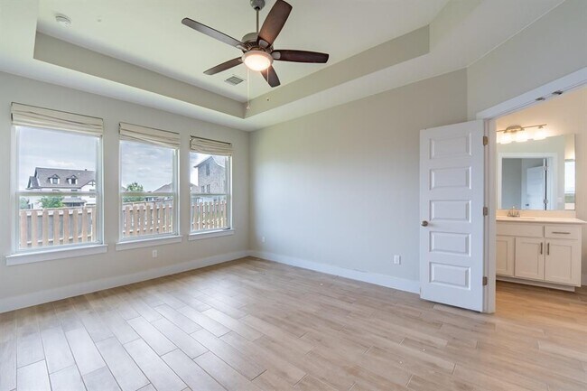 Building Photo - 1012 Heartleaf Dr