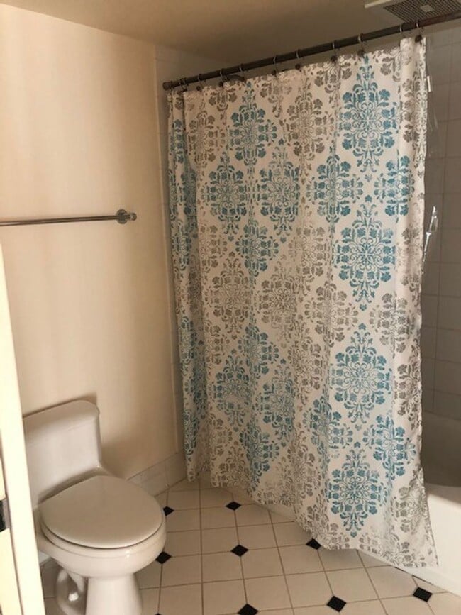 Building Photo - 1/1/1- One Archer Lane. Central AC!  WIFI & Cable included