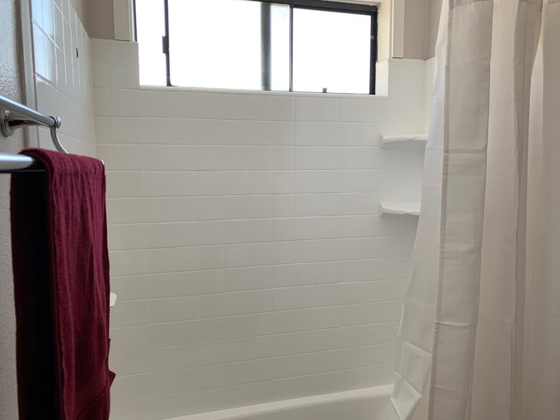 Private Shower - 112 N Avenue 66