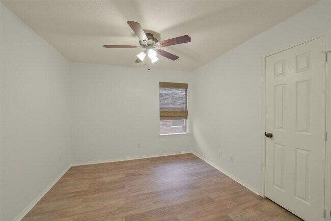 Building Photo - 21007 Terrace View Dr