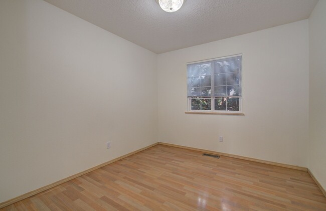 Building Photo - Single Level In Heart of Salmon Creek