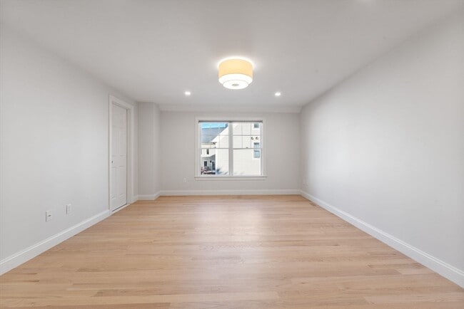 Building Photo - 7 Chatham Way