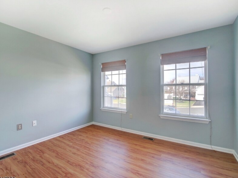 Building Photo - 8 Mulberry Ct