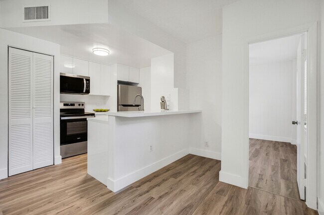 Building Photo - 536 14th St