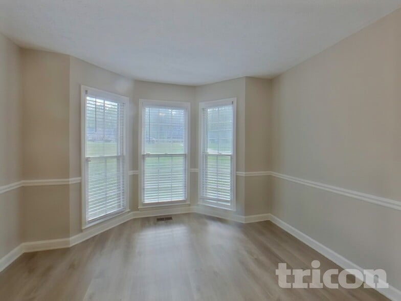Building Photo - 530 N Oakland Cir