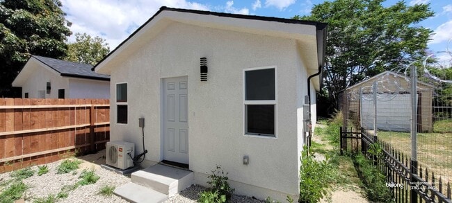 Building Photo - 9412 Wilmington Ave