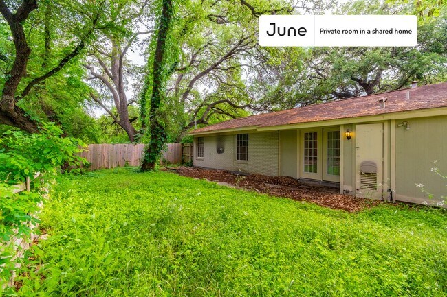 Building Photo - Private bedroom in 4 bed/1 bath Home