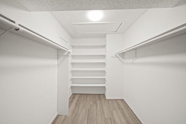 Building Photo - 9393 Westwood Village Dr