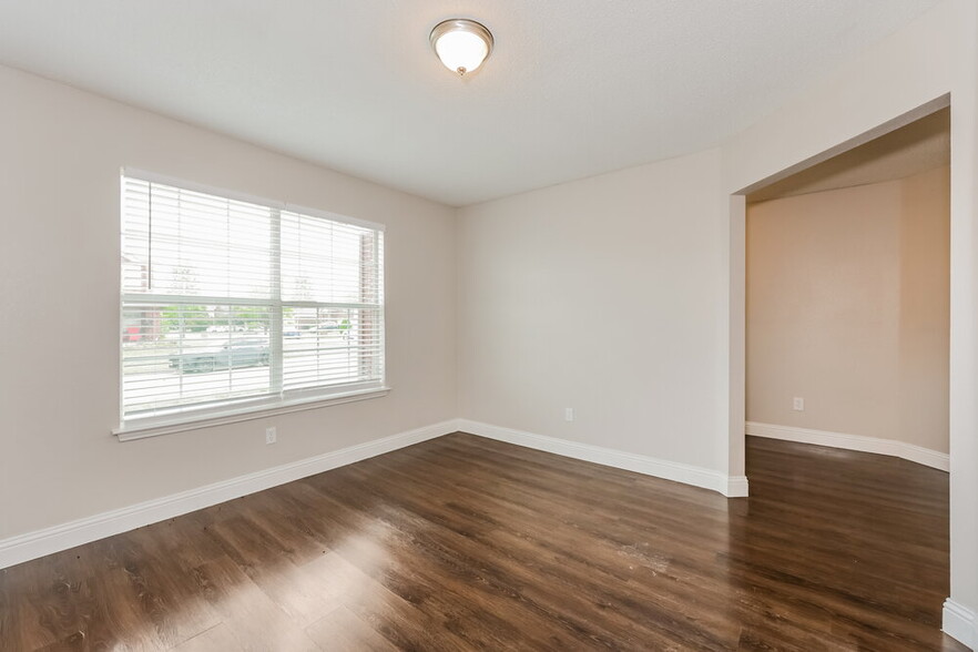 Building Photo - 7912 Whitney Ln