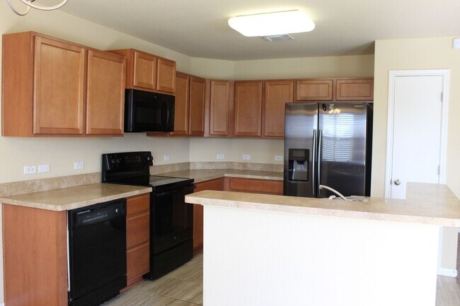 Building Photo - ALMOST NEW, CUTE 3 BEDROOM, 2 BATH