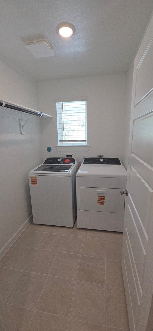 Building Photo - 271 Charles Rdg Dr