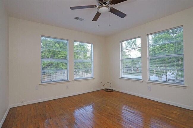 Building Photo - 701 1/2 Highland Street