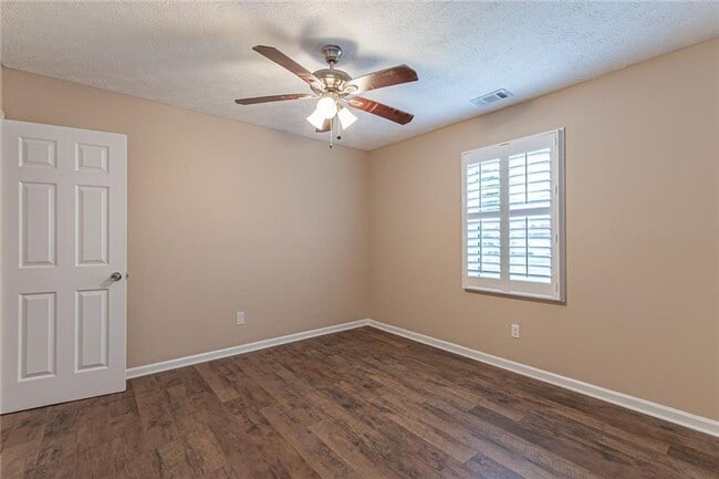 Building Photo - 2/1 Cottage home in Forsyth Co near Lake L...