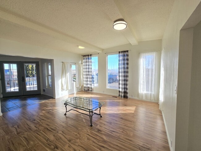 Building Photo - LIght Filled Rambler-Flexible lease term-