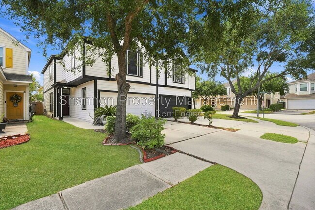Building Photo - 16551 Pentonshire Ln