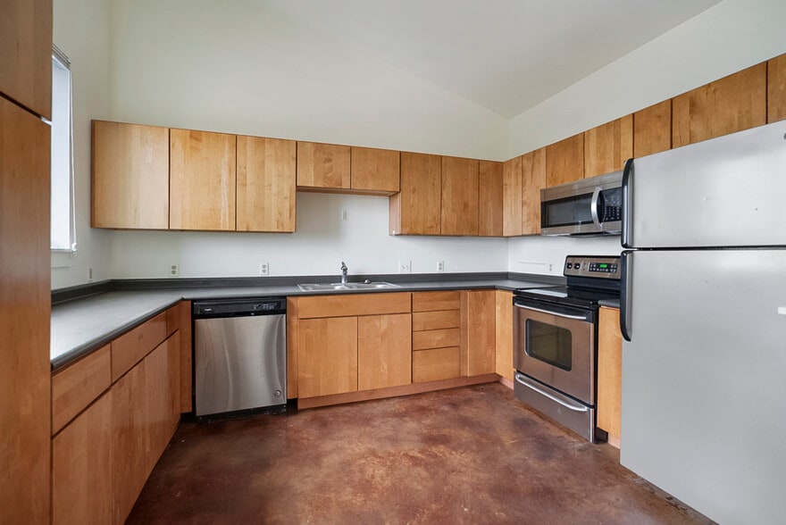 kitchen - 911 Keith Ln