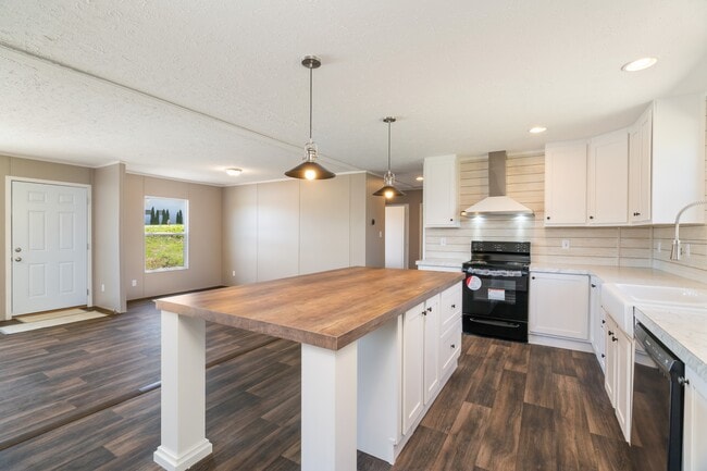 Building Photo - 456 W Outer Dr