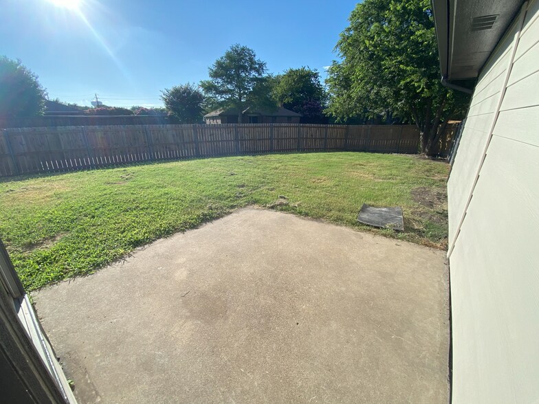 Building Photo - 1307 Edelweiss Dr