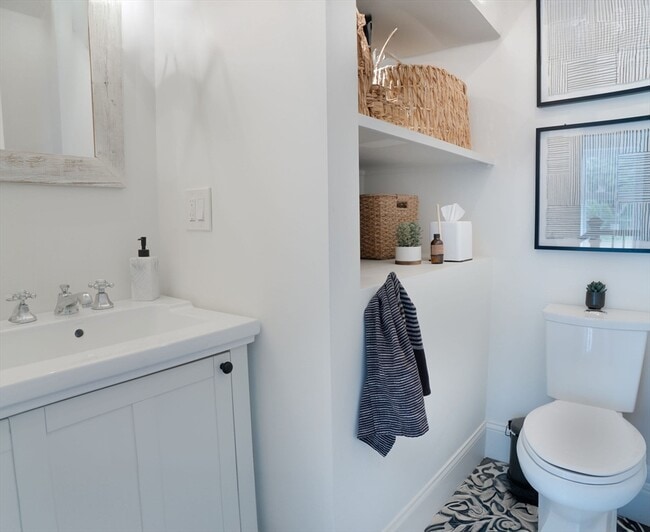 Building Photo - 11 S Mason St