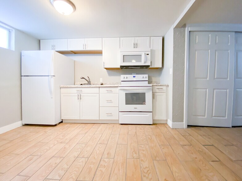 Kitchen - 245 Lomax St