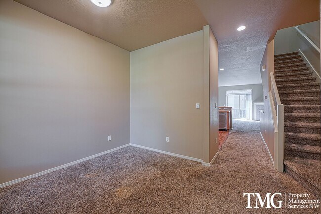Building Photo - 1495 NE Lockheart Ln