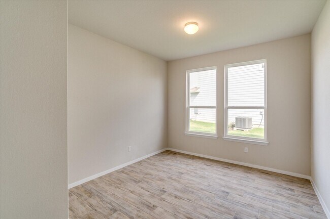 Building Photo - 123 White Dunes Dr