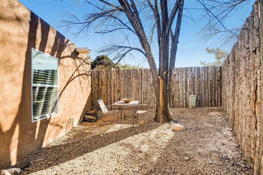 Building Photo - 2364 Camino Capitan