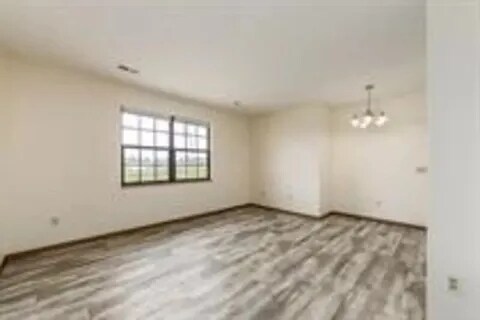 Building Photo - 573 Irving Wick Dr E