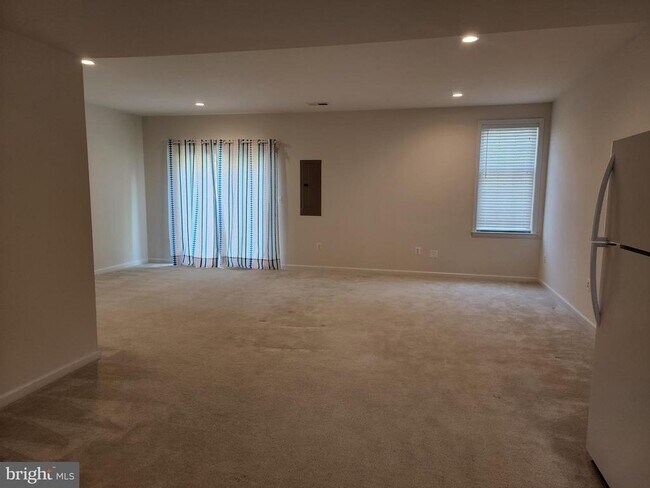 Building Photo - 25020 Cambridge Hl Ter