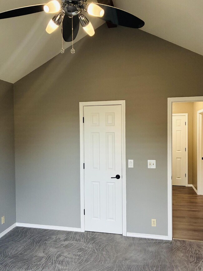 Building Photo - Beautiful Home in Westbury South Ready for Move-In!