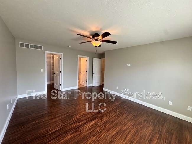 Building Photo - 1203 Hawthorn Ct