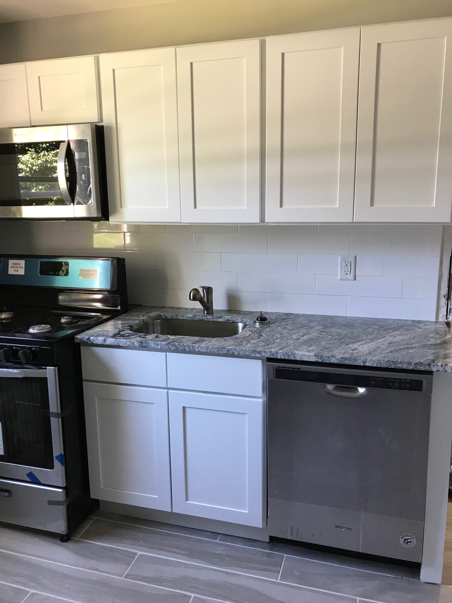 Granite counters - modern kitchen - 305 Benner St