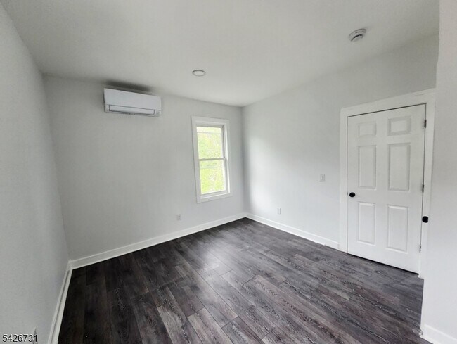 Building Photo - 49 Union Pl