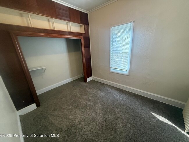 Building Photo - 1019 Bunker Hill St