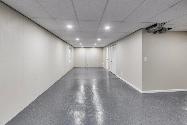 Building Photo - 926 S W Ave