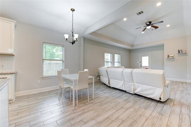 Building Photo - 3805 Shelby Cir