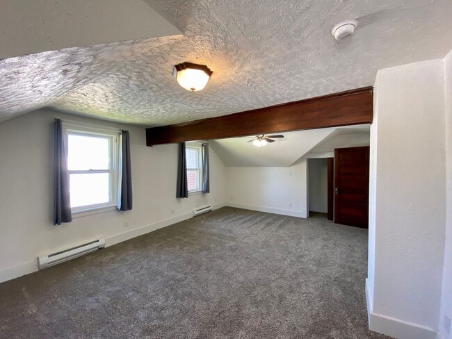 Building Photo - $2,200 - 4 Bed / 3 Bath Beautiful Home in ...