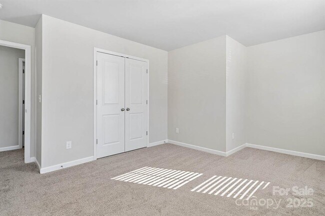 Building Photo - 4909 Lebanon Dr
