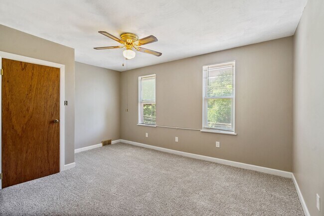 Building Photo - 1231 Adon St