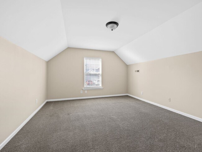 Building Photo - Beautiful 4 bedroom 2 bathroom house ready for you to call home!