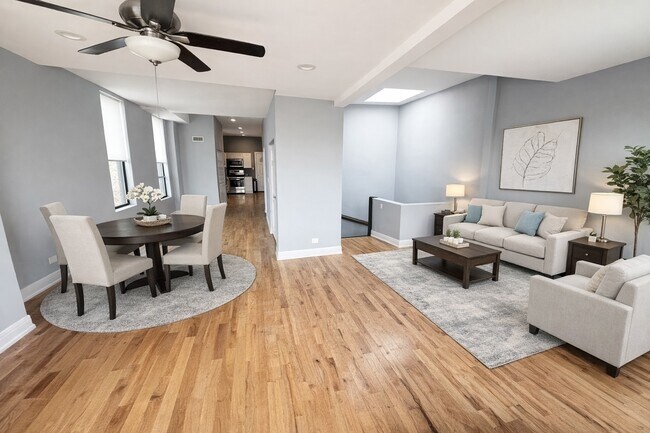 Building Photo - 113 S Paulina St