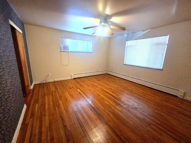 Building Photo - Spacious 2 Bedroom with Large Living Room and Separate Dining Area – Over 1,100 Sq Ft