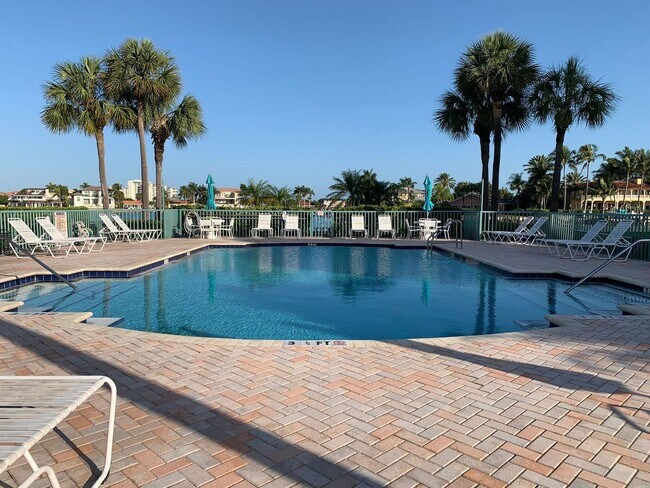 Building Photo - Condo - Coral Pointe At Harbourside with Water Views