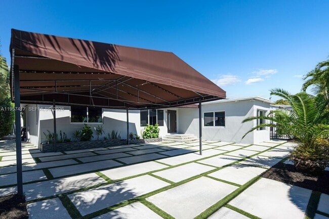 Building Photo - 7910 Hawthorne Ave