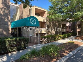 Building Photo - 66 Shrewsbury Green Dr